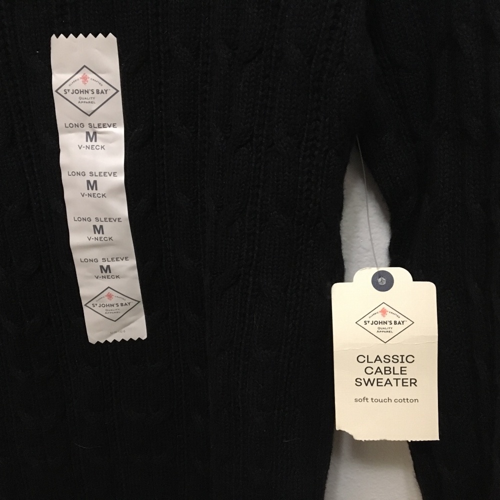 Nwt black v-neck soft touch cable knit sweater - Picture 3 of 4